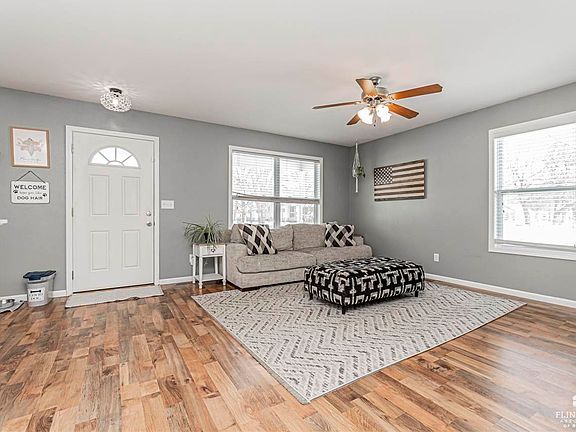 4th image of 321 W 13th St