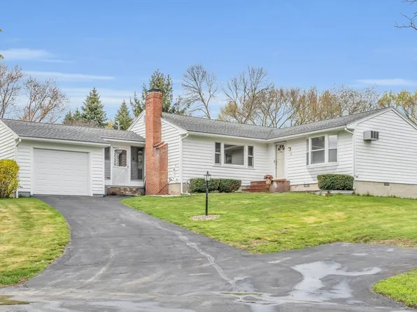 64 Lakemans Ln, Ipswich, MA 01938