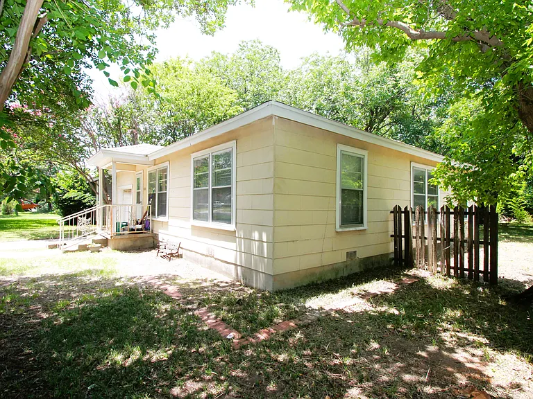 808 Emery St — Photo 25