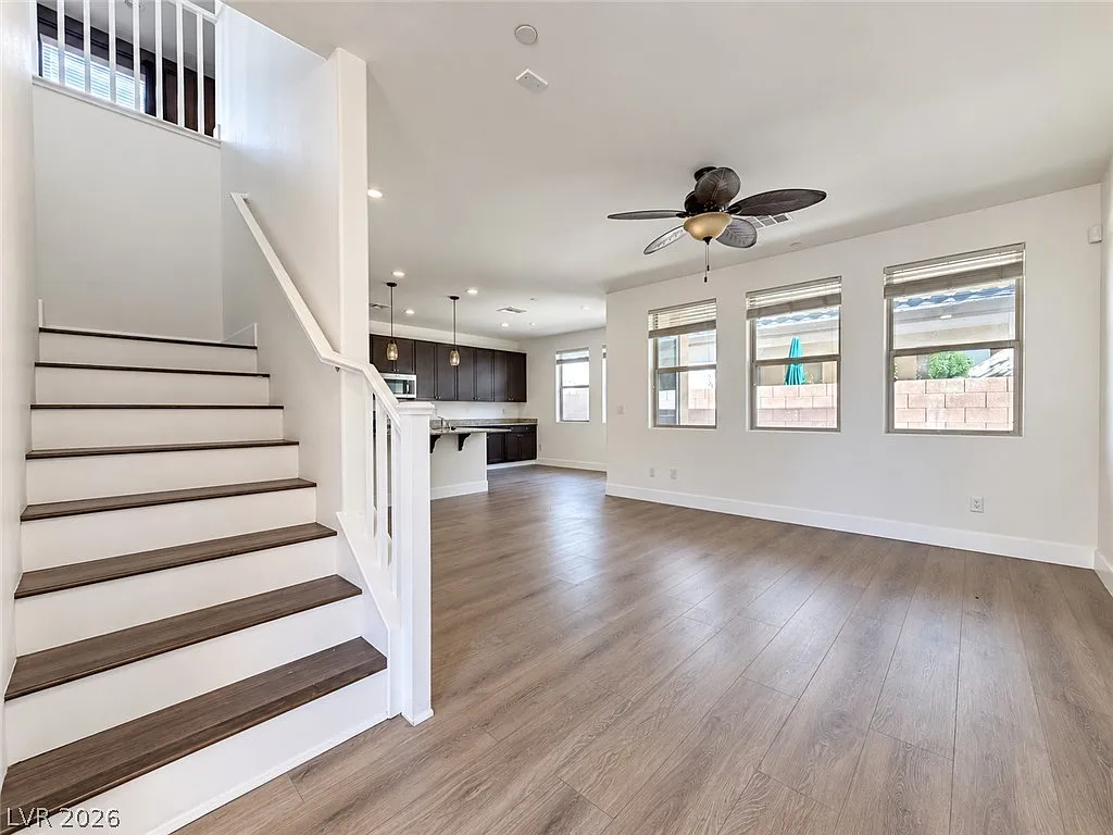 3 bed, 2.5 bath, 1656 sqft, $2,200 — Photo 2