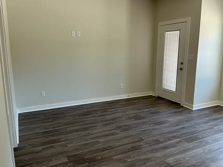 2602 Seaton St — Photo 7