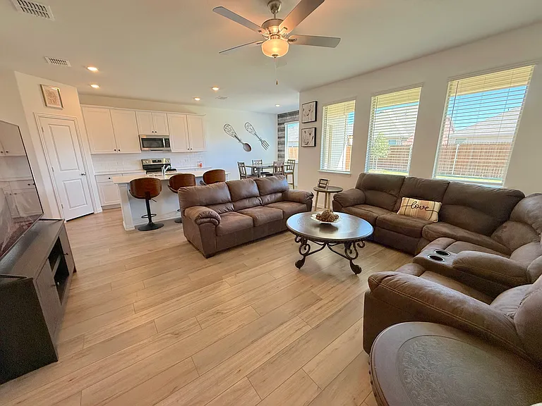 5119 Penrose Dr — Photo 8
