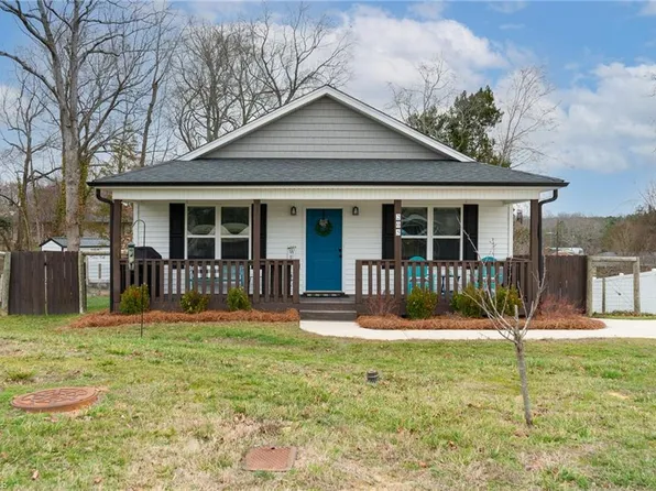205 Bethlehem Ave, Thomasville, NC 27360
