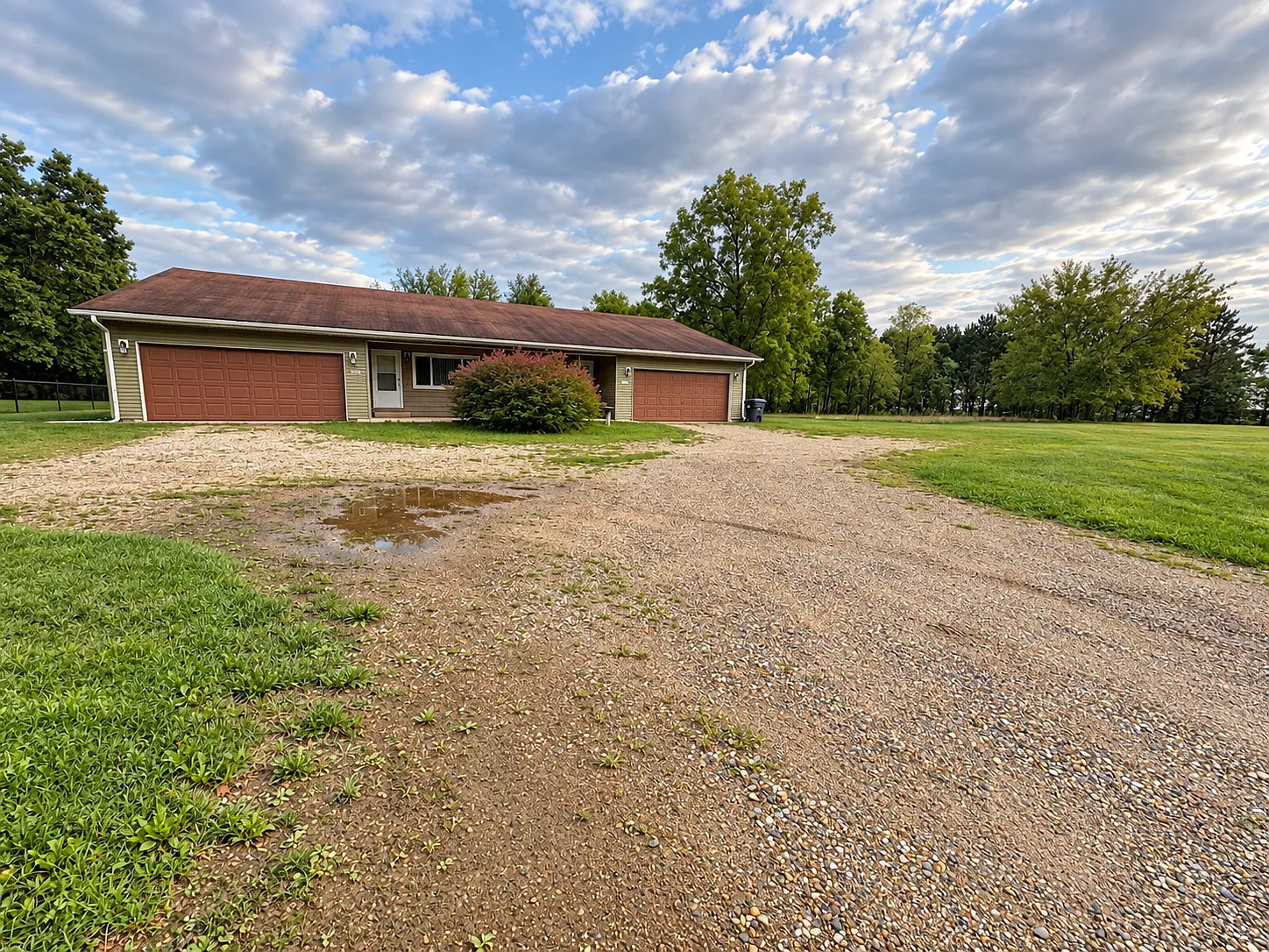 3 bed, 1374 sqft, $1,800 — Photo 2