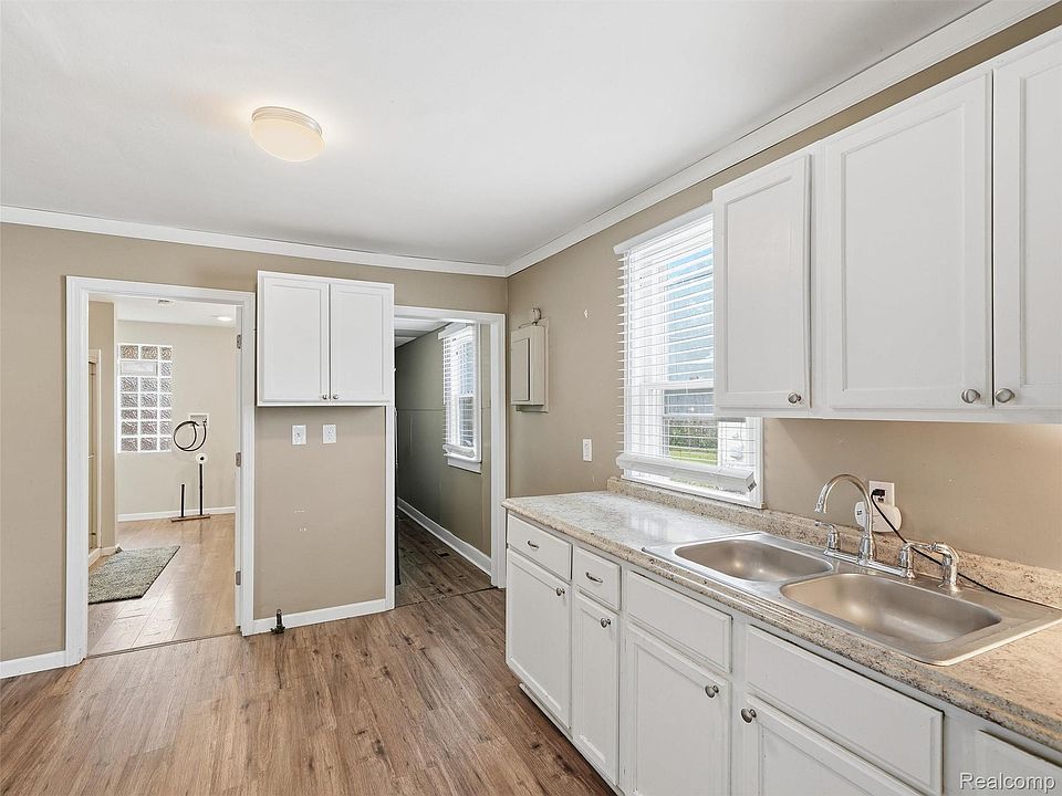 8700 Continental Ave, photo 4
