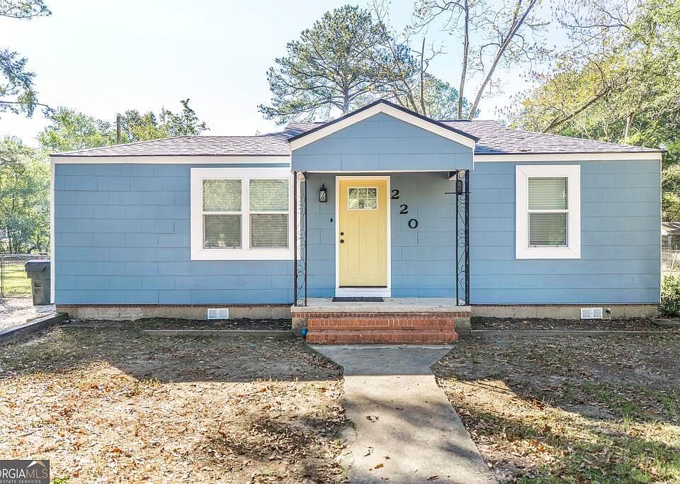 1st image of 220 Peachtree Cir