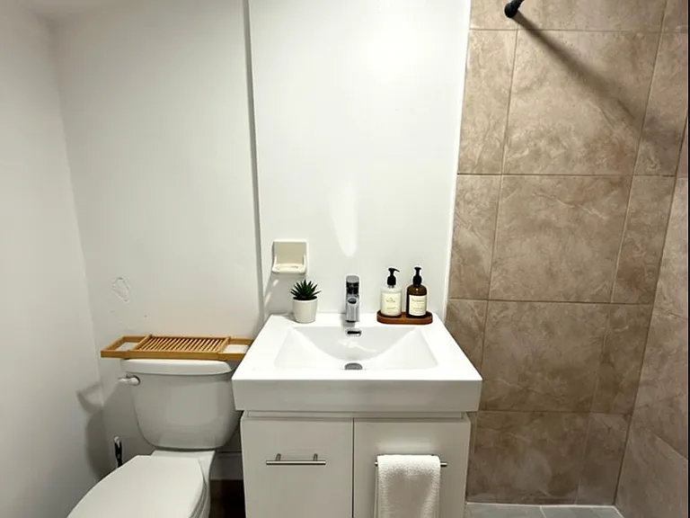 1150 W 28th St #1 — Photo 4