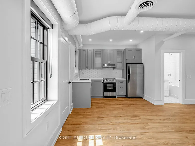 1095 Queen St E #2 — Photo 12