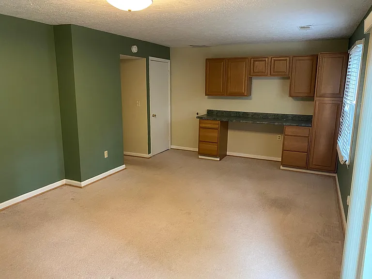 110 Canterbury Ct — Photo 10