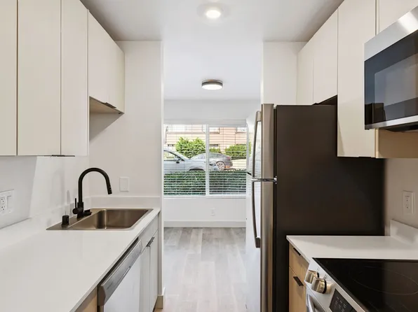 Amira Apartments