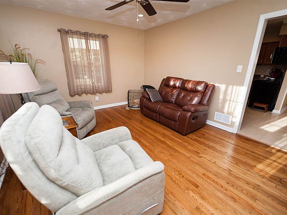 4th image of 110 Walden Cir