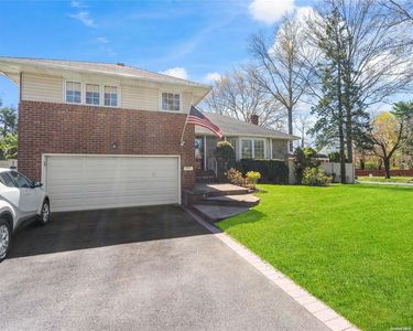61 Parkway Drive, Syosset, NY, 11791