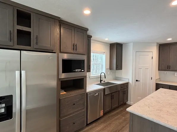 21 Pinrock Dr, Sturbridge, MA 01566