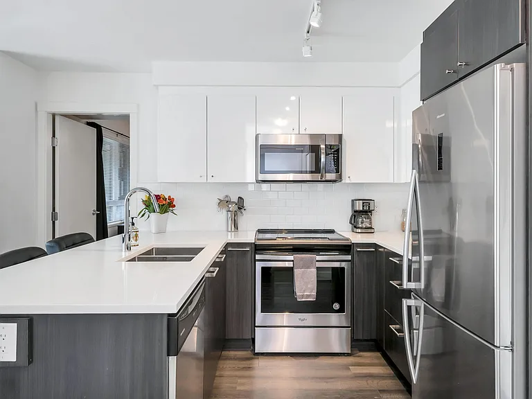 2525 Clarke St #502 — Photo 11