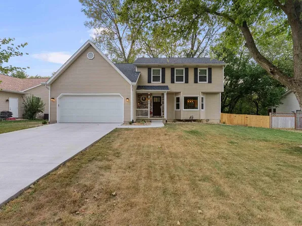 706 E 6th St, Coal Valley, IL 61240