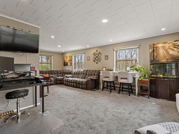 4th image of 70389 Lakeview Dr
