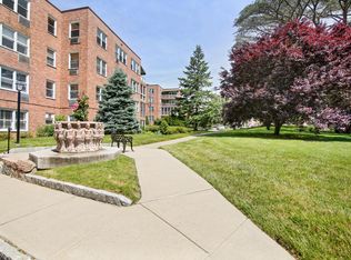 3 Putnam Hl APT 3H, Greenwich, CT 06830