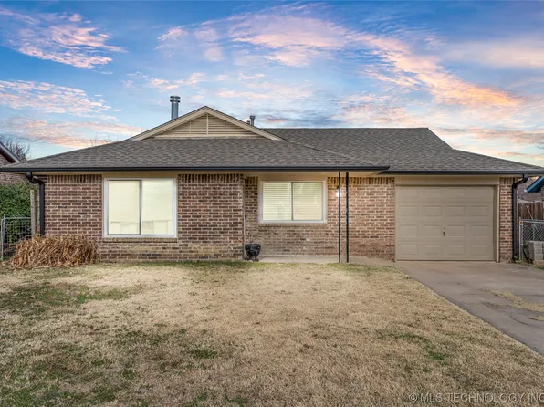 523 Chief Stan Waite Ct, Catoosa, OK 74015