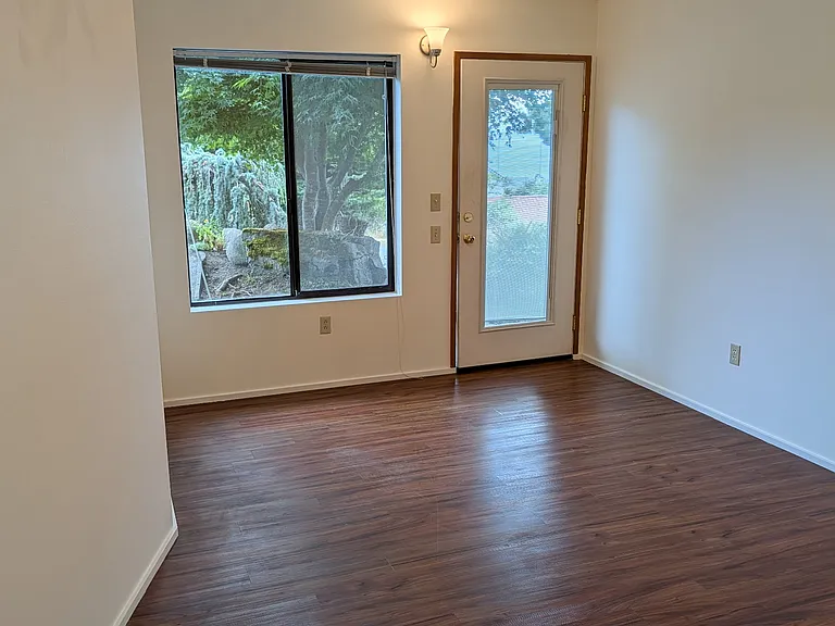 Clallam St — Photo 1