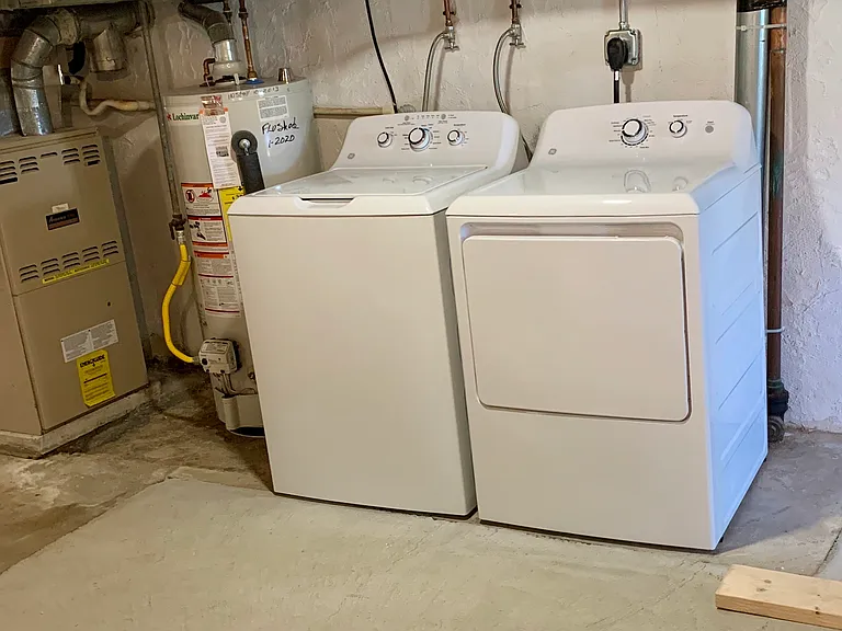 Lower level washer and dryer