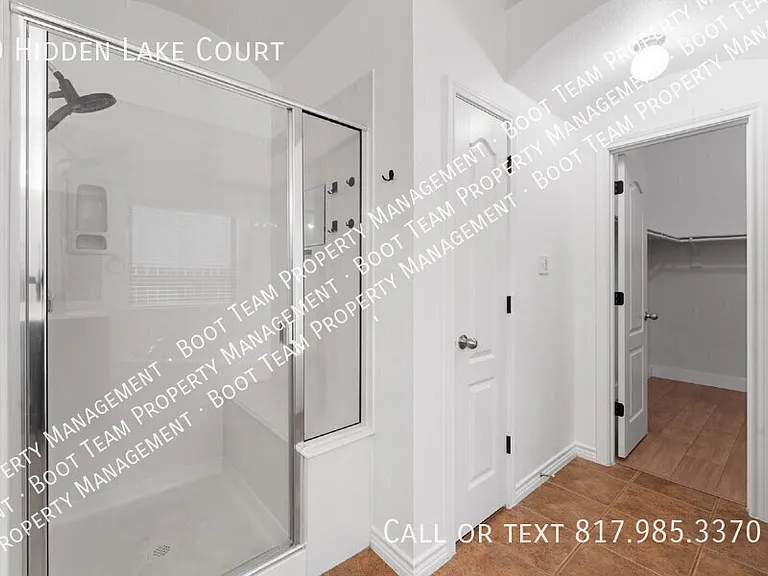 400 Hidden Lake Ct — Photo 32