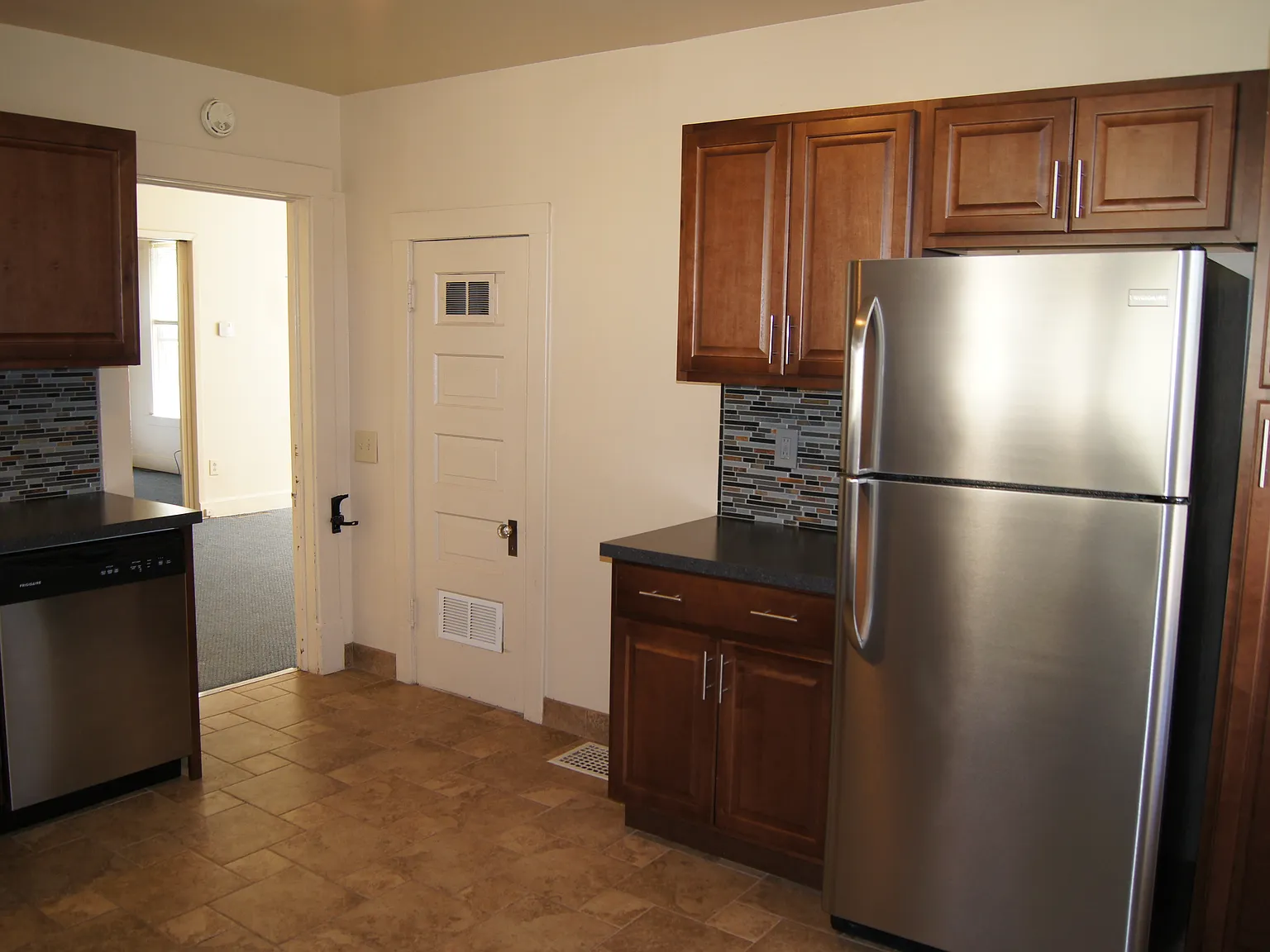 5 bed, $4,650 — Photo 4