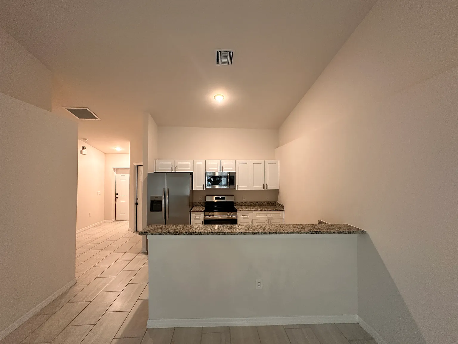 1010 NE 15TH LN — Photo 2