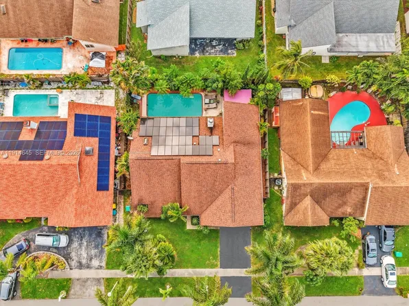 7390 NW 49th St, Lauderhill, FL 33319