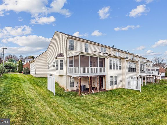 5th image of 256 Garnet Ct