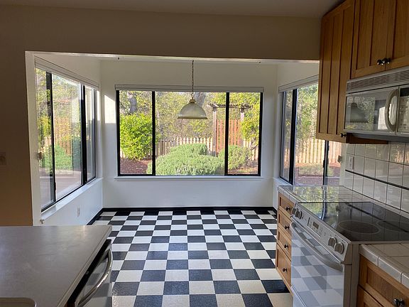 3rd image of 160 Marbella Ct