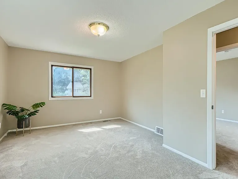 6220 Kirkwood Ln N — Photo 10
