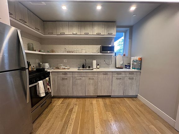 4th image of 360 Greene Ave #3R