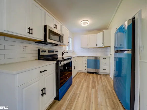 6072 Center Rd, Traverse City, MI 49686
