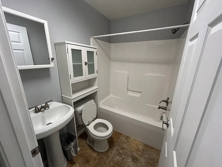 713 N High St — Photo 15