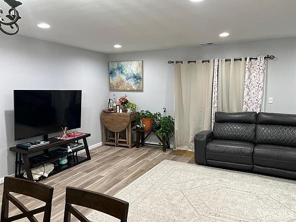 5th image of 66 Redbud Rd