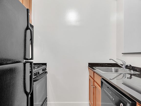 3rd image of 85 John St APT 4M