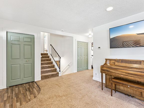 5th image of 218 Jeanne Ave E