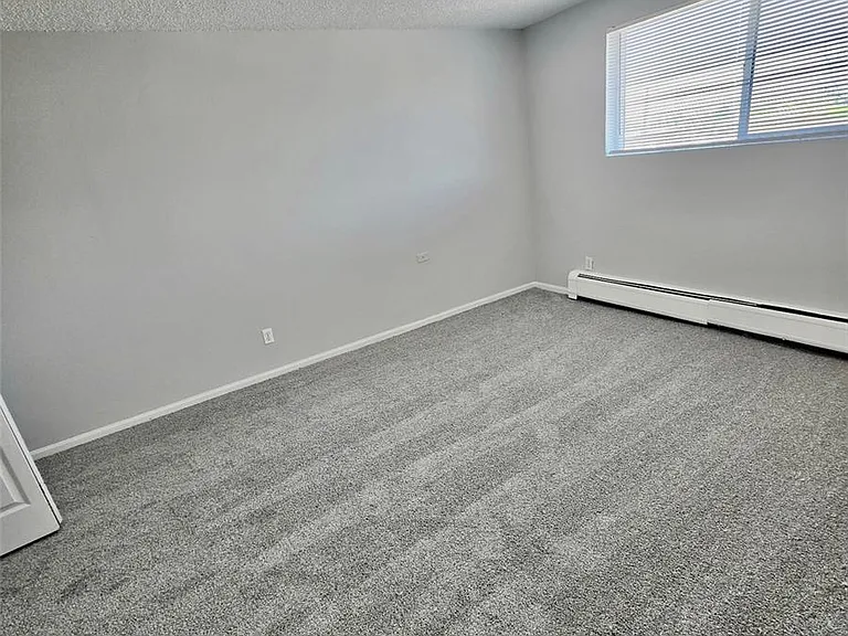 1437 Moline St — Photo 4
