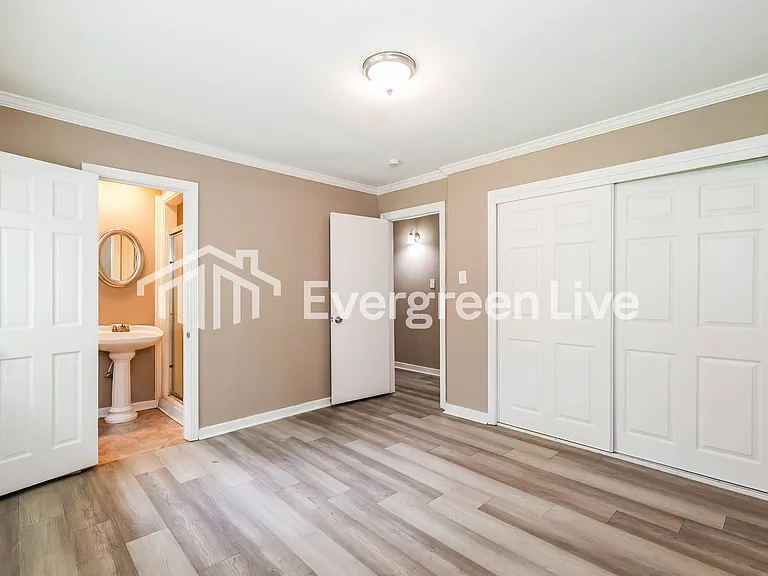 1535 Winchester St — Photo 8