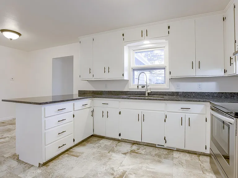 5312 N 48th Ave — Photo 7