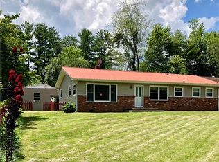 2715 Willow Rd, Hendersonville, NC 28739