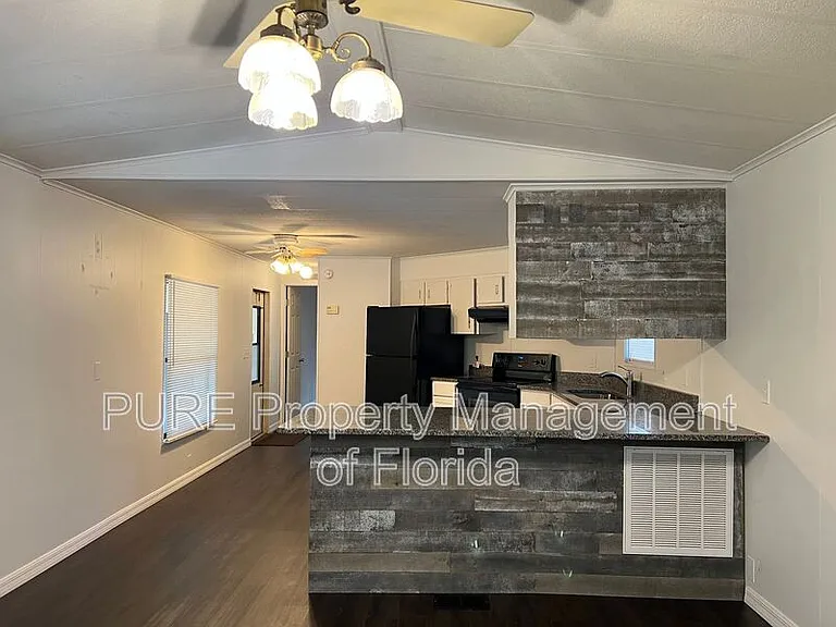 600 NE 63rd Ct — Photo 5