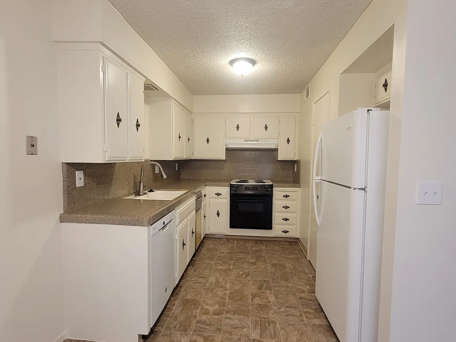 1 bed, 945 sqft, $1,395 — Photo 4
