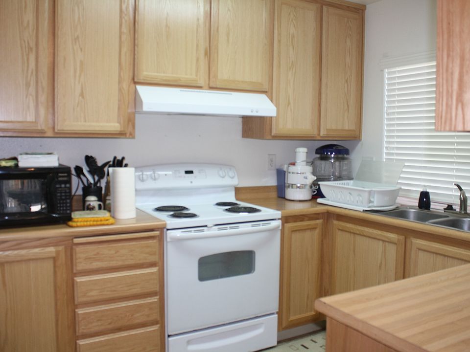 2nd image of 1828 Beachwood Cmn