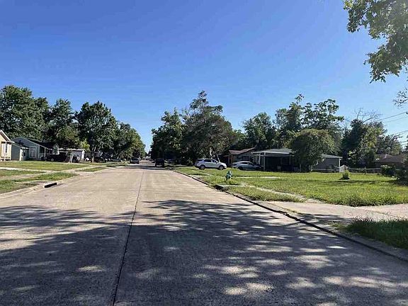 4th image of 131 Huisache St