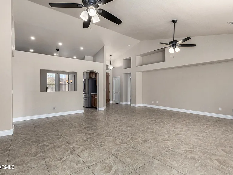 359 E Horseshoe Ave — Photo 10