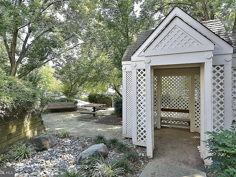 10828 Antigua Ter — Photo 26