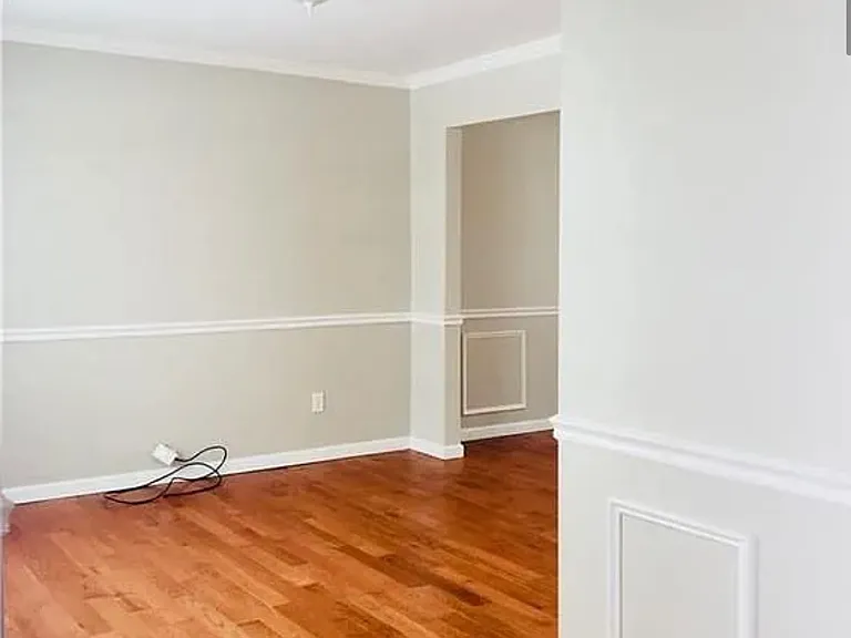 5579 Wyandra Dr — Photo 6
