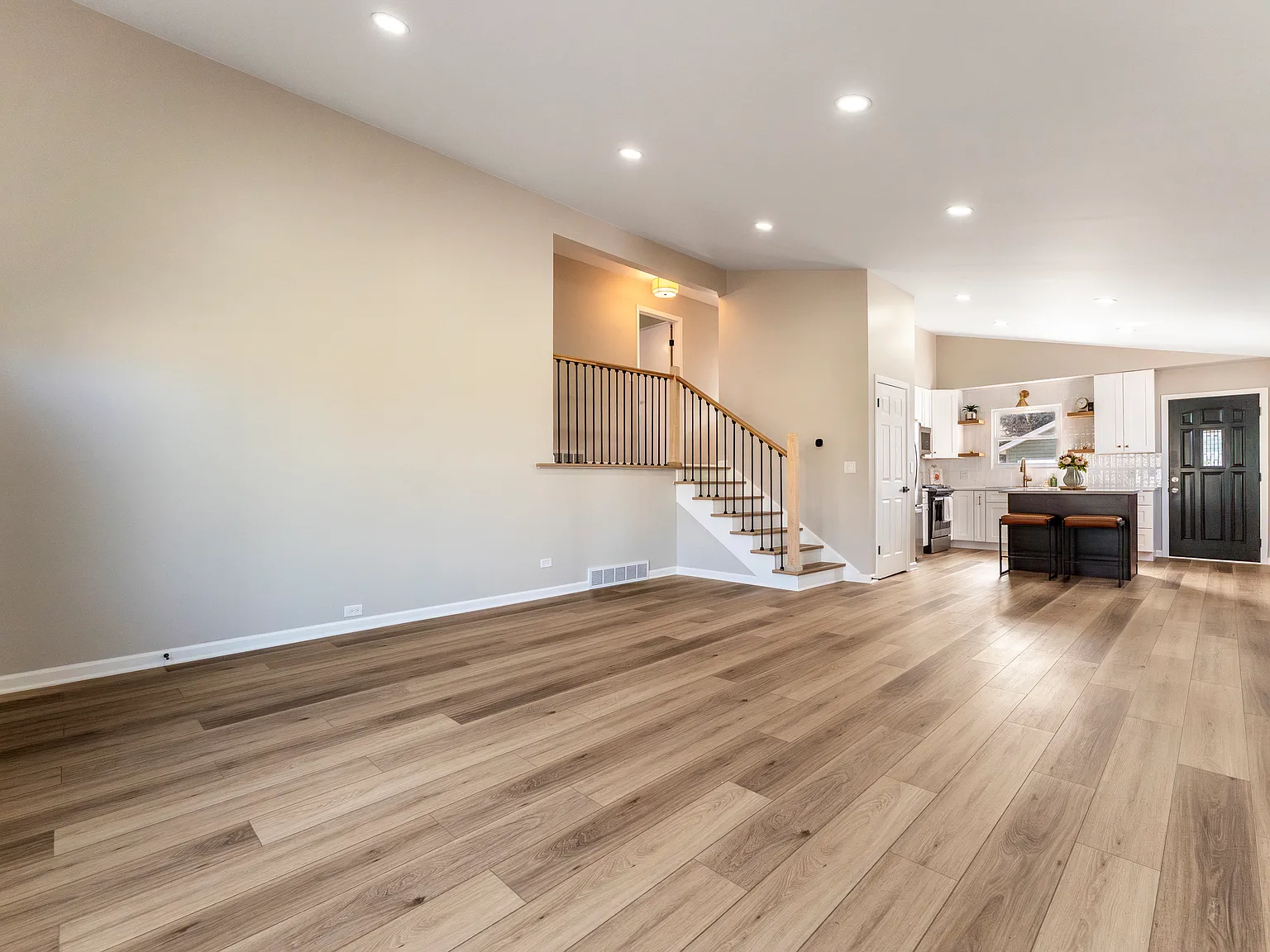 3 bed, 1700 sqft, $4,000 — Photo 4