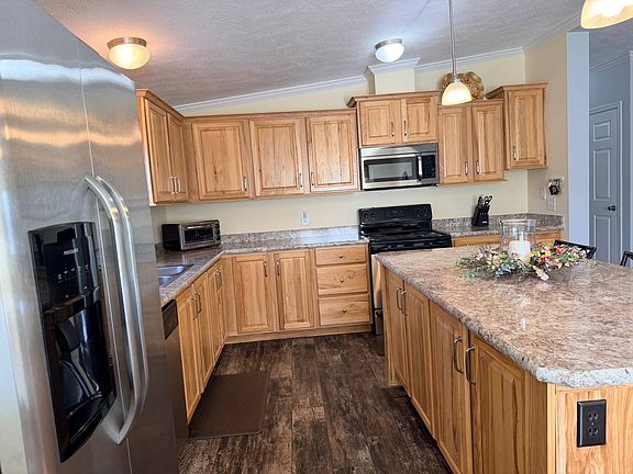 3rd image of 9 Commodore Dr